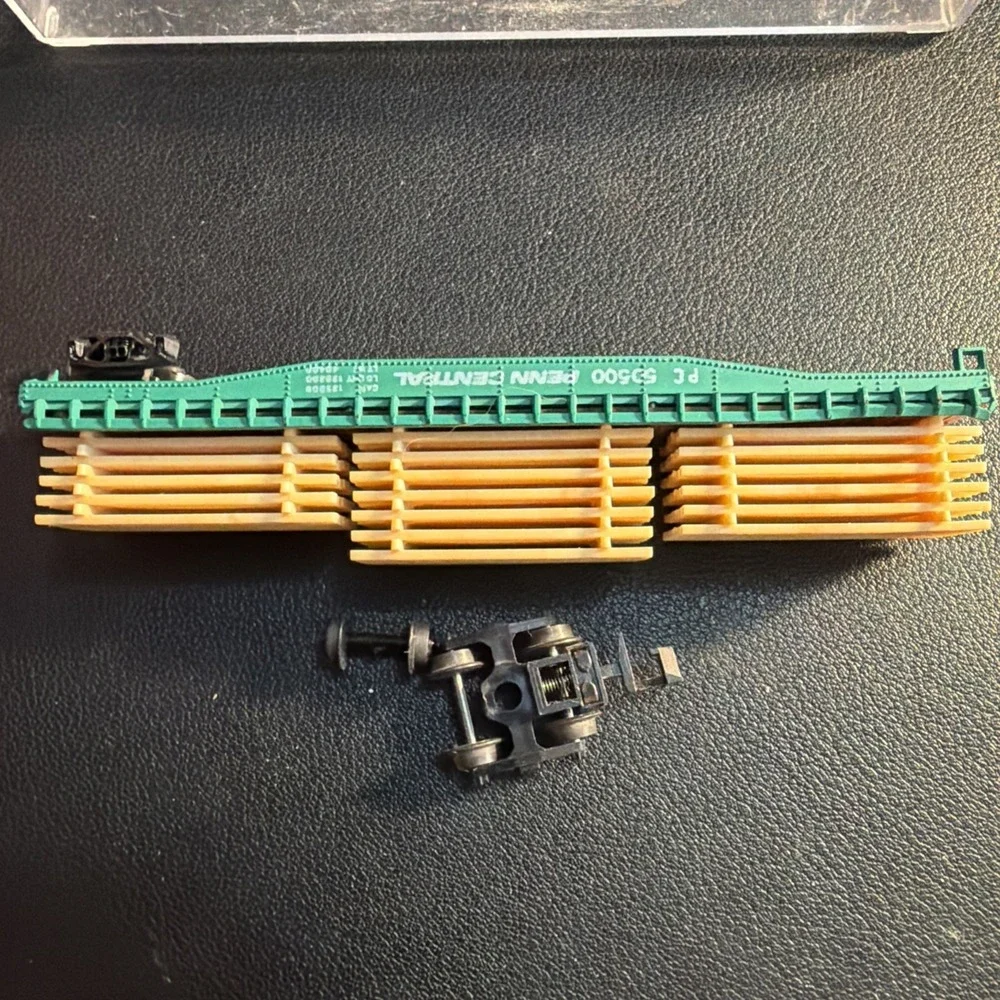Bachmann N Scale 51' Penn Central Pulpwood Freight Car